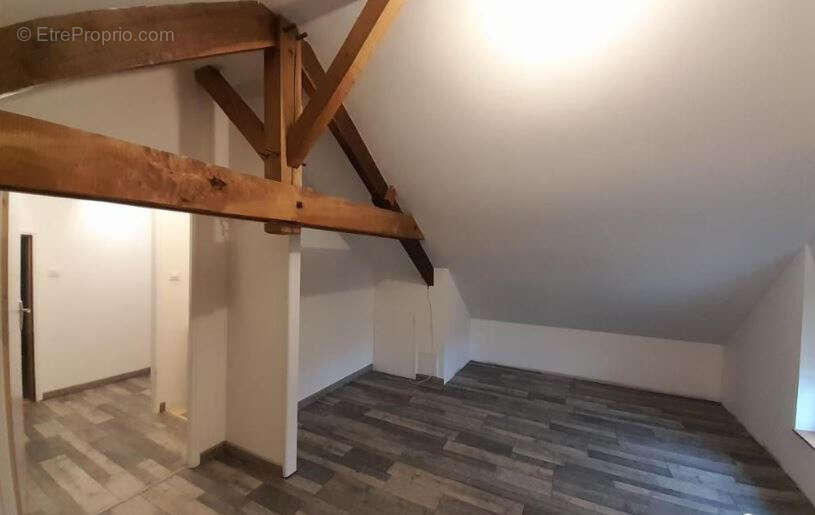 Maison familiale de 115 m2 avec bâtiment de 82.5 m2  et  terrain de 1246 m2 - photo 9