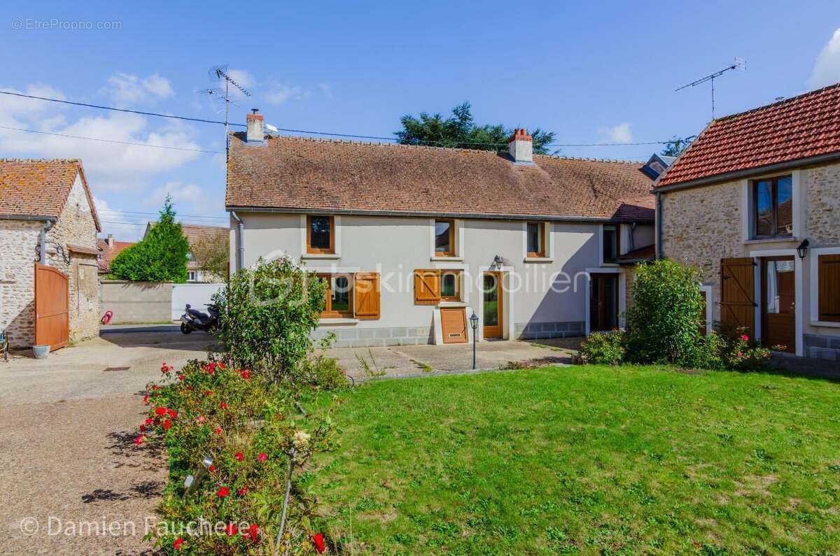 Incroyable POTENTIEL ! Splendide DOMAINE, ensemble immobilier au sein d’un ancien corps de ferme rénové, 340 m² habitables sur p - photo 4