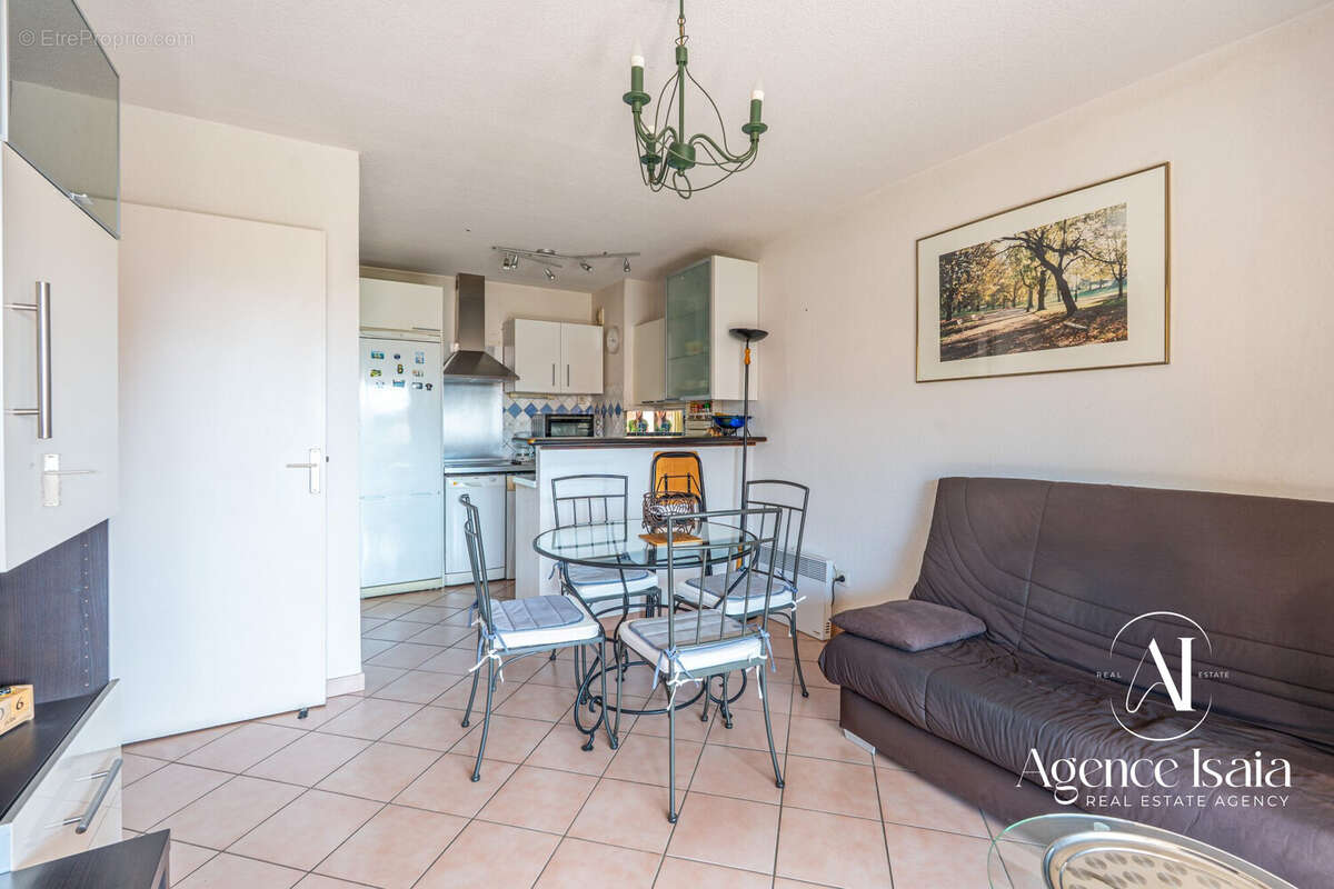 Appartement à BORMES-LES-MIMOSAS