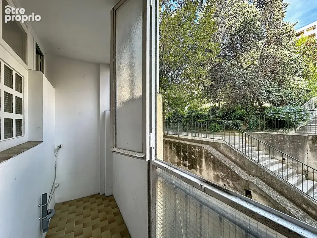 Marseille 11e - T4 traversant de 72 m² avec place de parking - photo 2