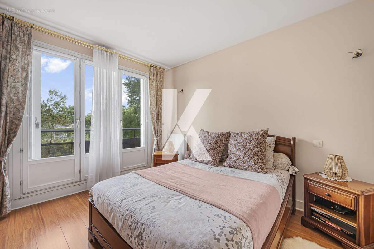 Chambre 2 avec dressing intégré - Appartement à L'ISLE-ADAM