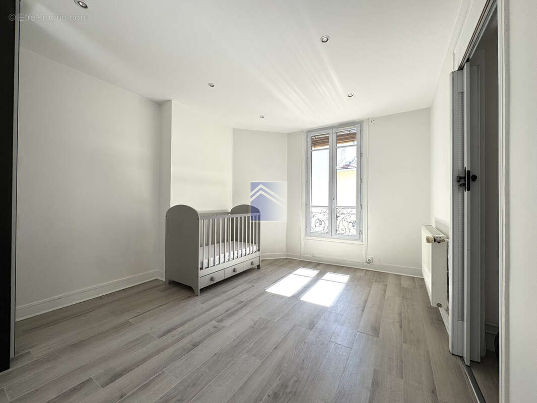 Appartement à COURBEVOIE