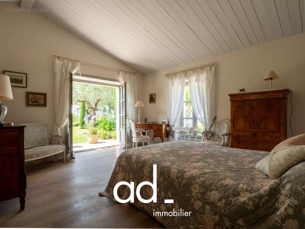 Maison 320 m² à La Flotte  - photo 9