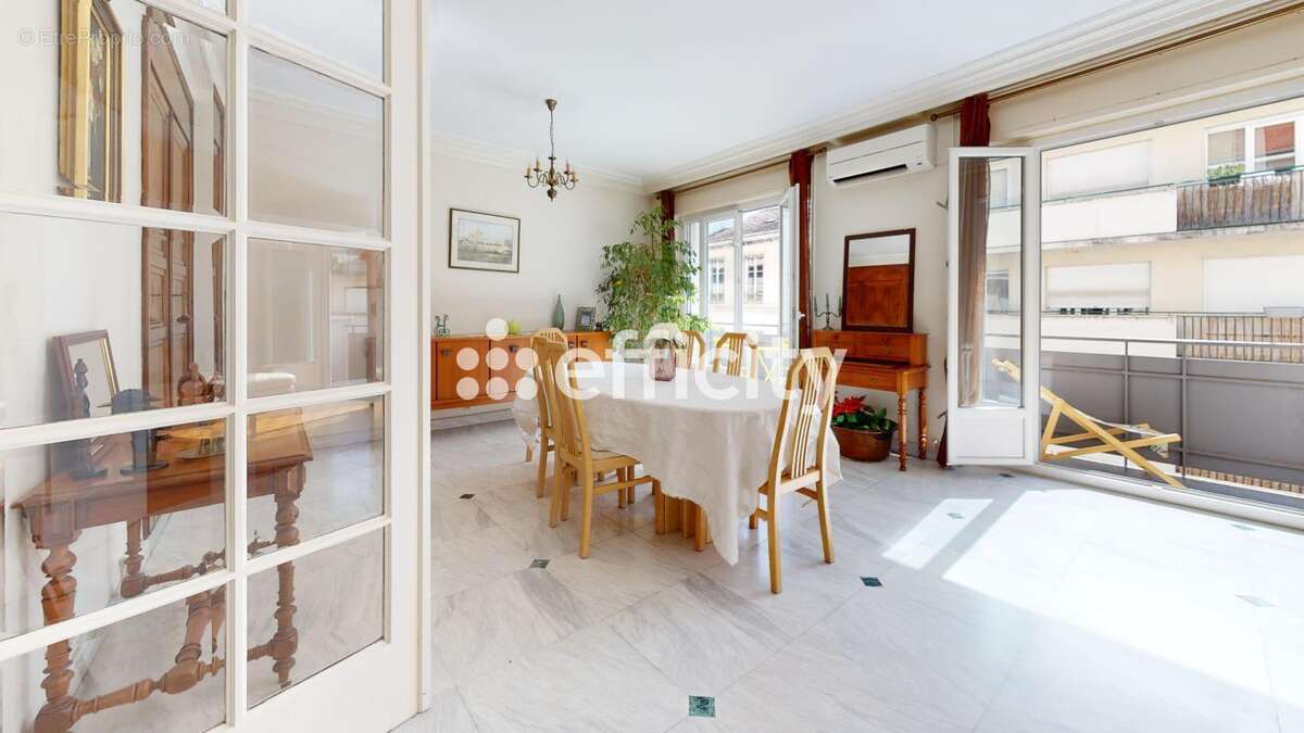 Appartement à LYON-6E