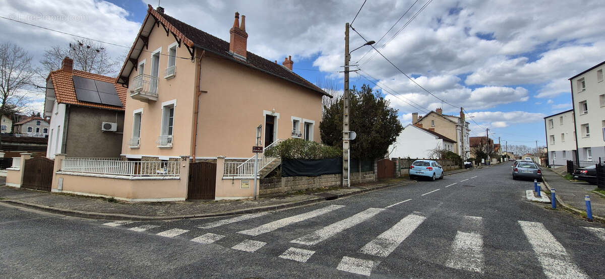 Maison à MONTLUCON