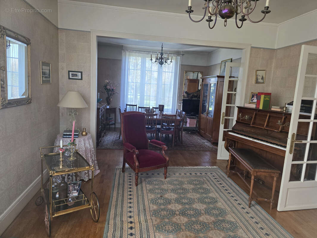 Maison à DUN-SUR-AURON