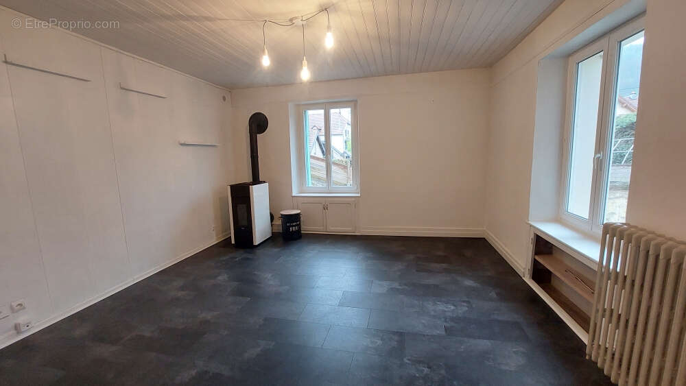 Maison à PONT-DE-ROIDE