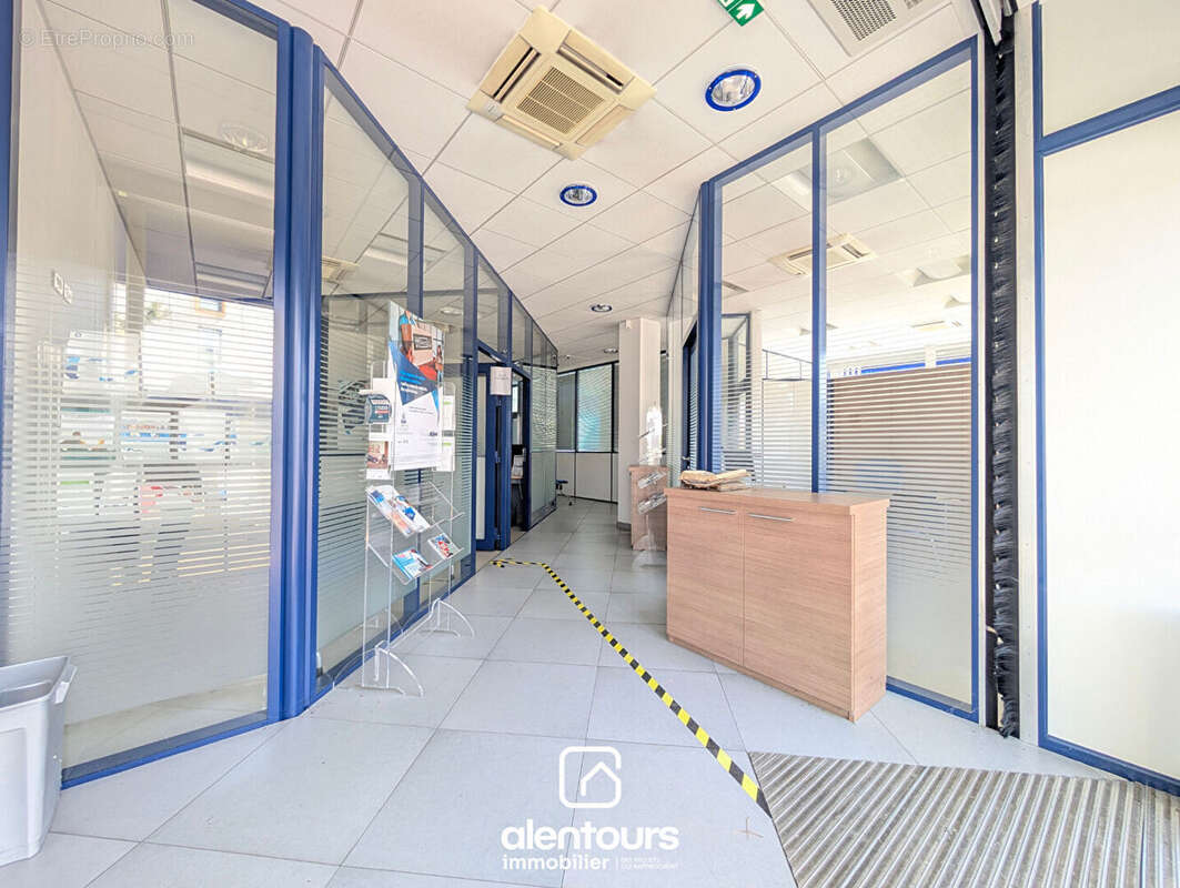 Bureaux  184 m2 - photo 3