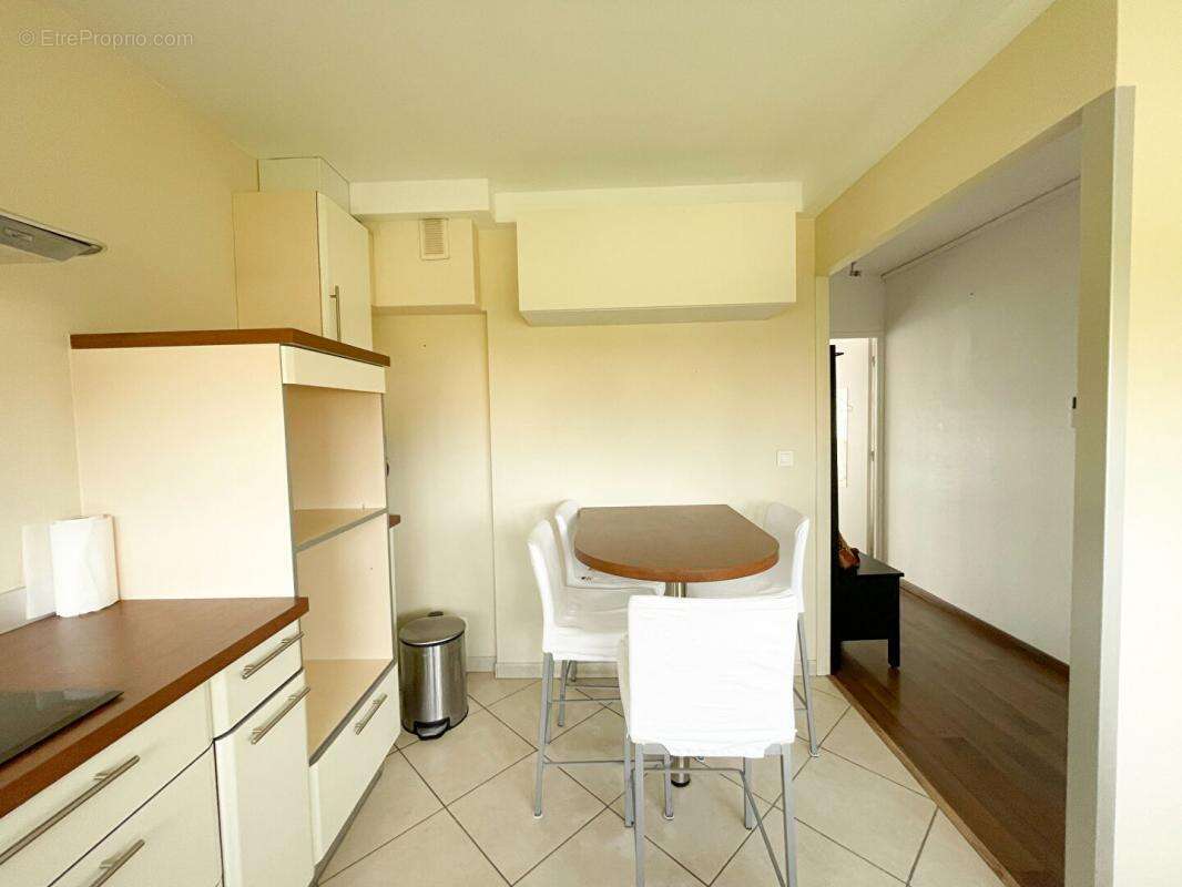 Appartement à BEAUZELLE