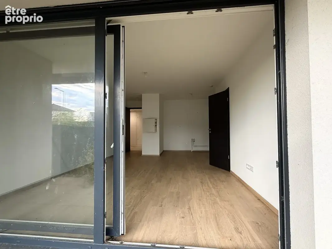 Yutz Aéroparc   Appartement 48 m2 rénové avec jardin privatif de 98 m2 et parking - photo 6