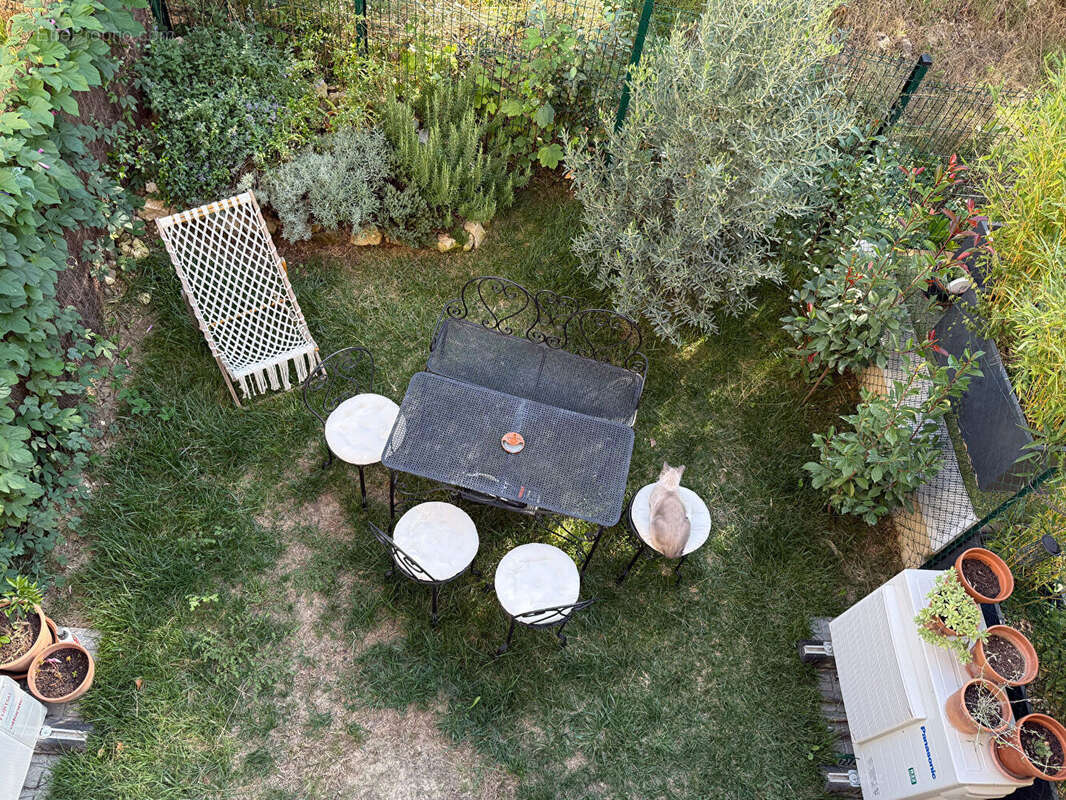 Maison à LA ROQUE-D&#039;ANTHERON