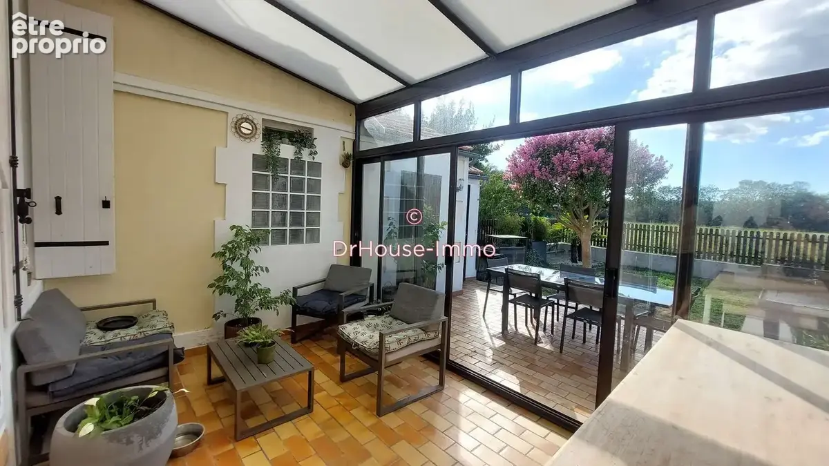 Maison 10 pièces 210 m² à vendre à Saintes (17100) - photo 6