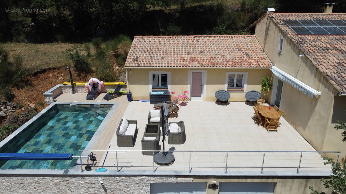 Maison à EVENOS