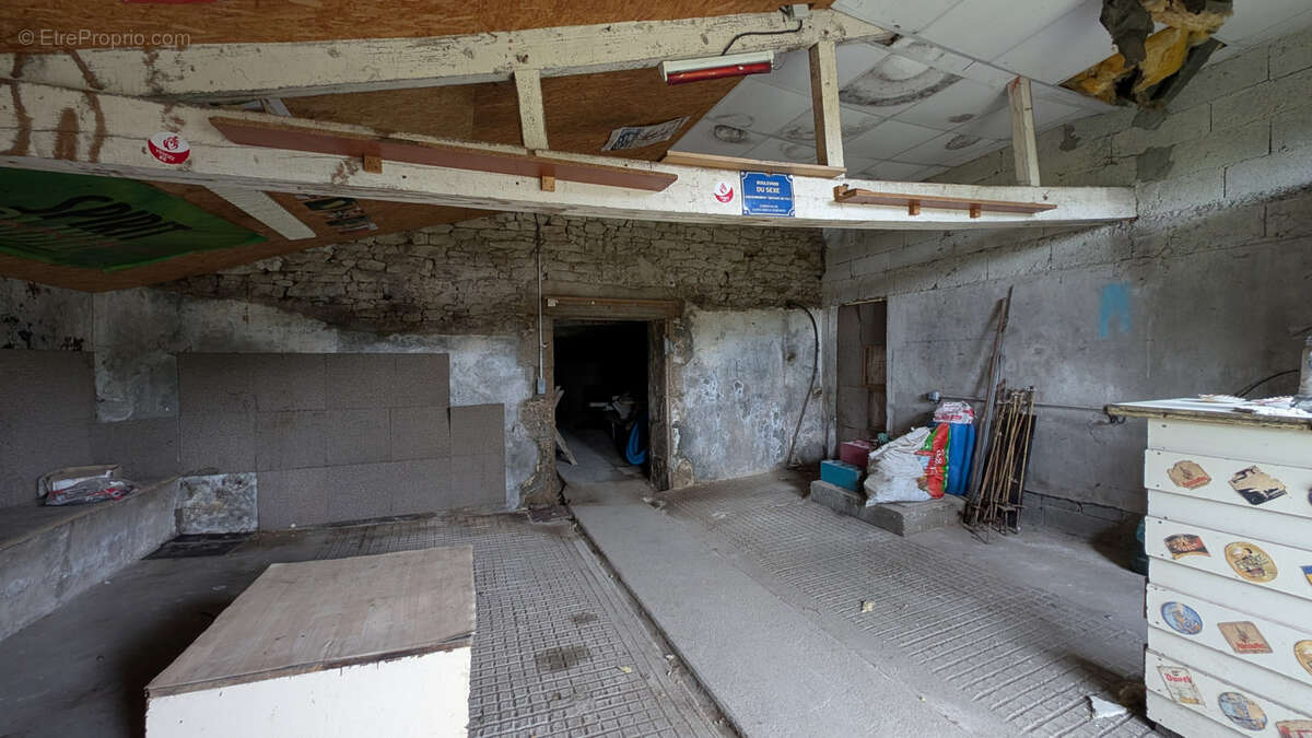 Maison à LES LANDES-GENUSSON