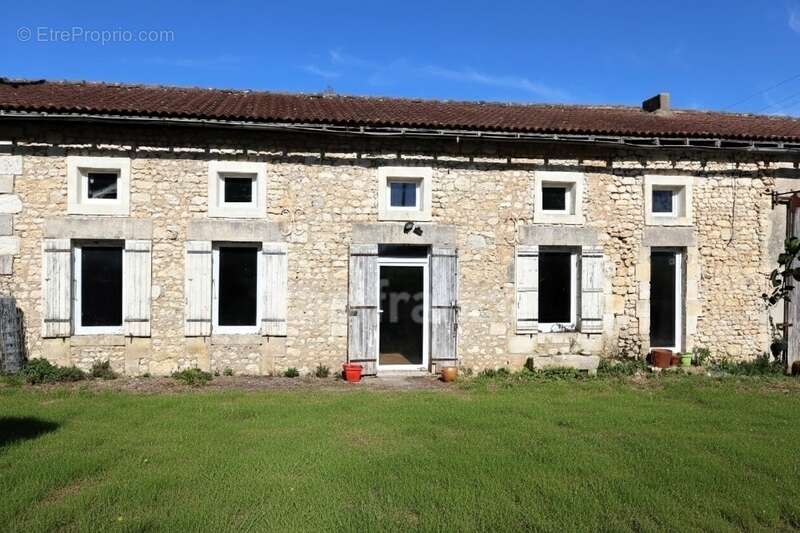 Maison à SAINT-PALAIS-DE-NEGRIGNAC