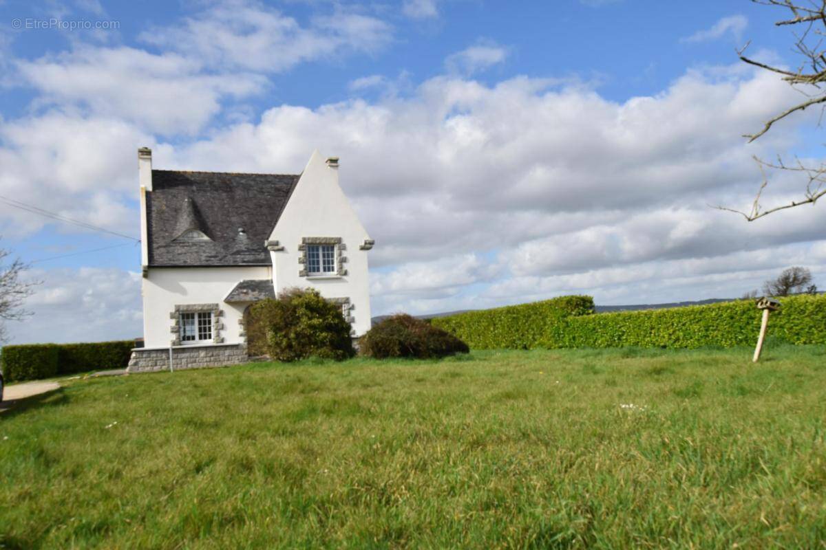 Maison à PLONEVEZ-PORZAY