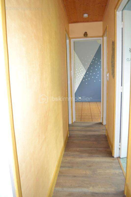 En exclusivité À vendre : Maison élevée sur sous-sol dans un quartier calme - photo 11