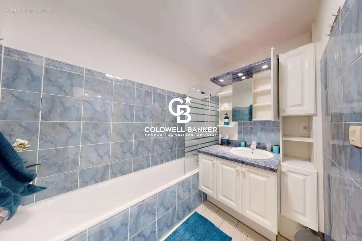Spacieux appartement avec terrasses et double garage, à deux pas du port et des plages - photo 20