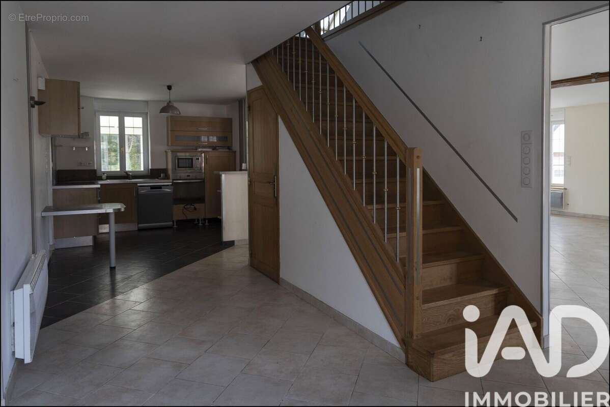 Maison 320 m² à Saint-Aignan-Le-Jaillard  - photo 2