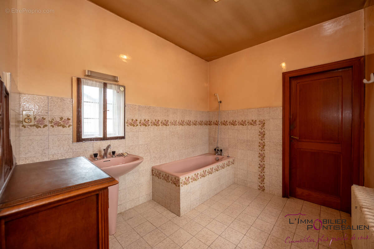 MAISON DE 208 m2 SUR 733 m2- Proche frontière - photo 31