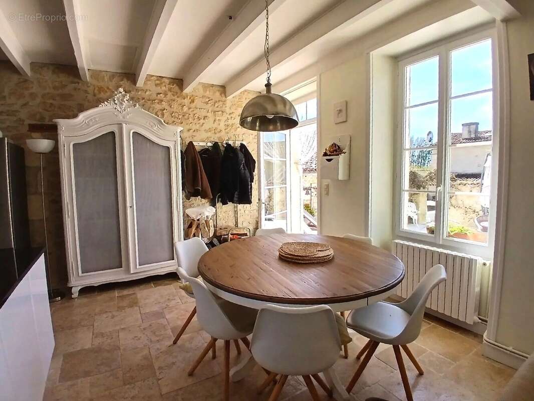 Maison à SAINT-JEAN-D'ANGELY