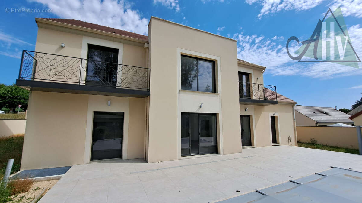 Très proche SENS - Maison neuve de 212 m2 avec 5 chambres, garage, piscine et jardin. - photo 5