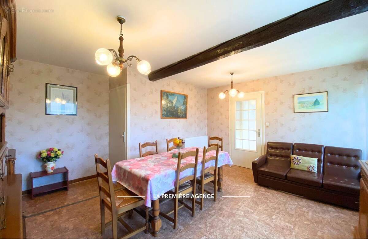 Maison à AFFOUX