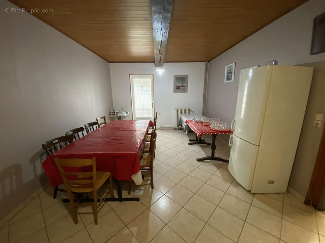 Commerce à FLAMETS-FRETILS