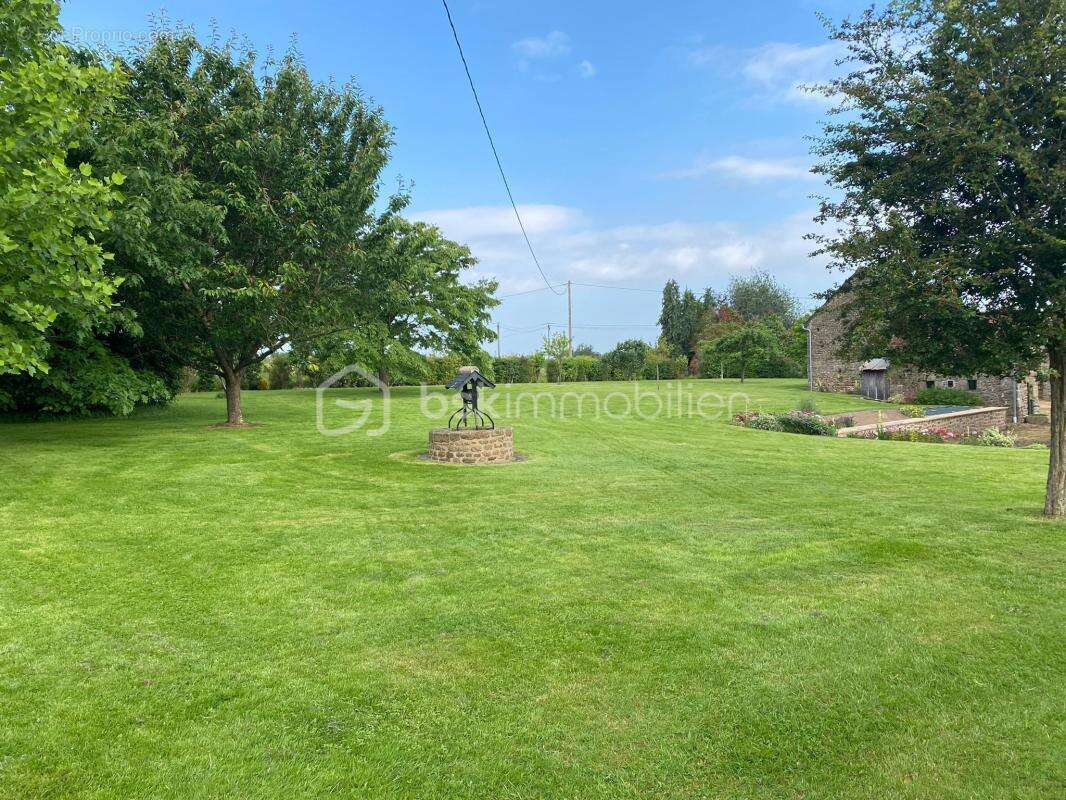 Maison à LASSAY-LES-CHATEAUX