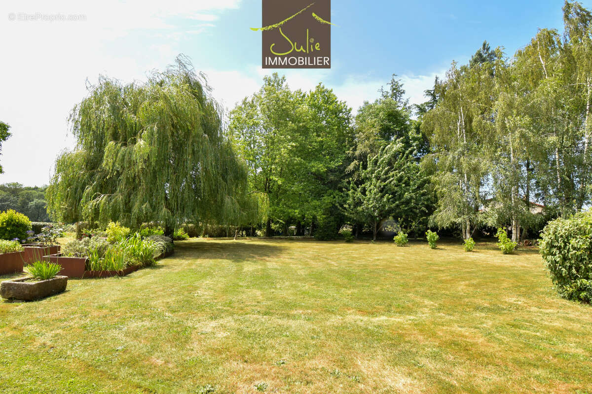 AXE CERIZAY/MAULEON - Longère de 260 m2 - 5 chambres - jardin - photo 13