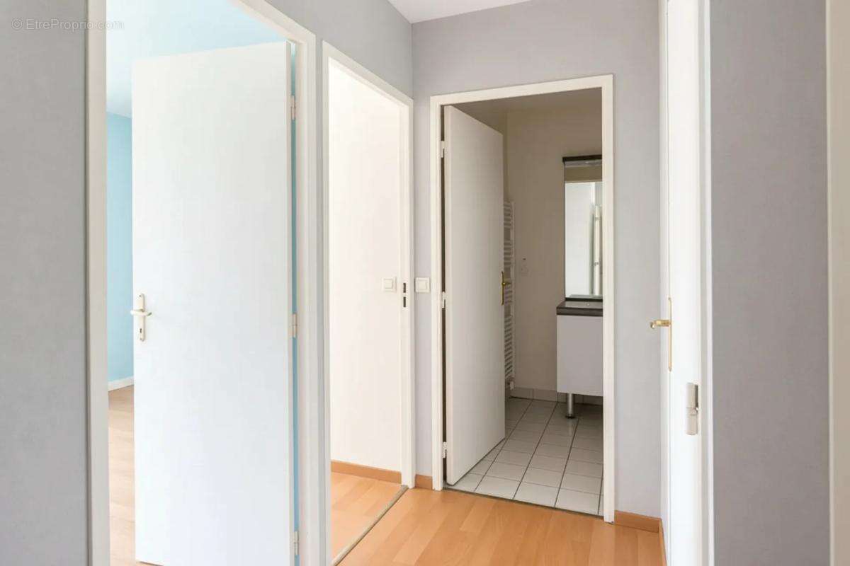 Lyon 8 - T3 , Balcon et Garage en Sus - photo 8