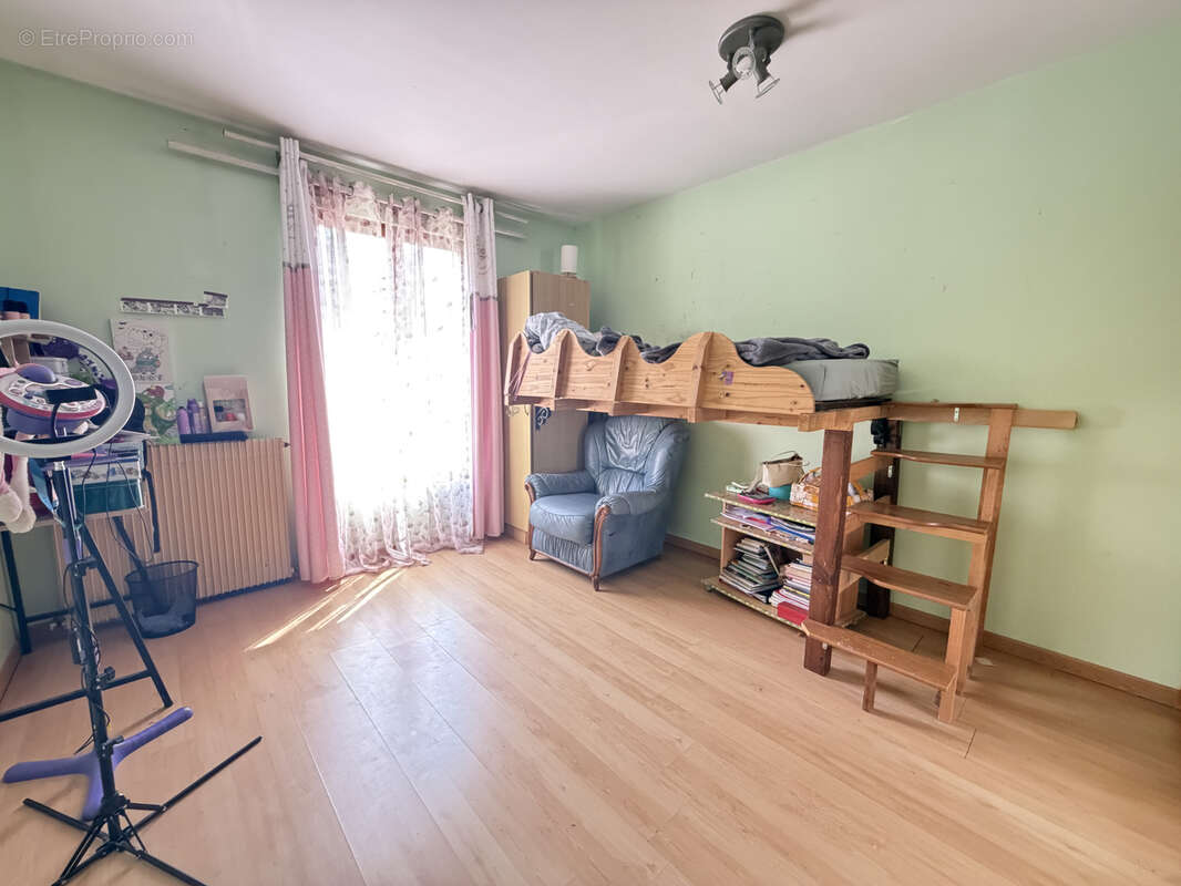 Maison familiale de 130 m2 à Le Petit-Quevilly. - photo 8