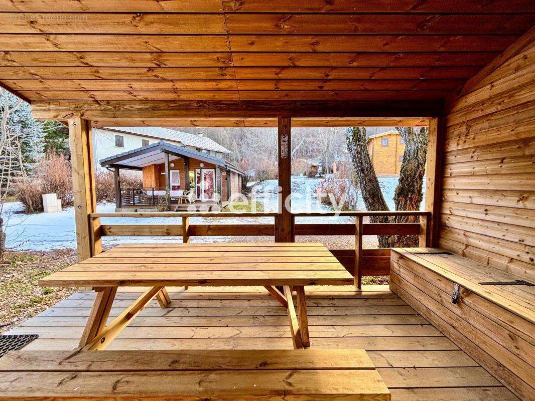 Maison à SAINT-LEGER-LES-MELEZES