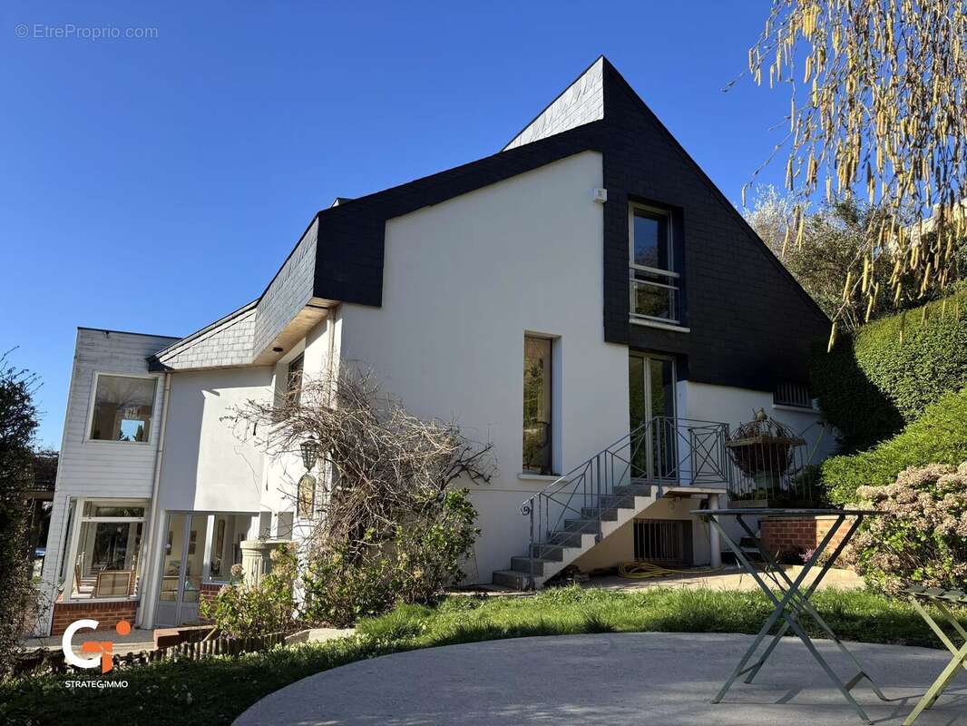 Maison à MONT-SAINT-AIGNAN