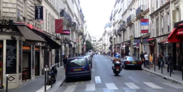 Commerce 25 m² à Paris-9e  - photo 2