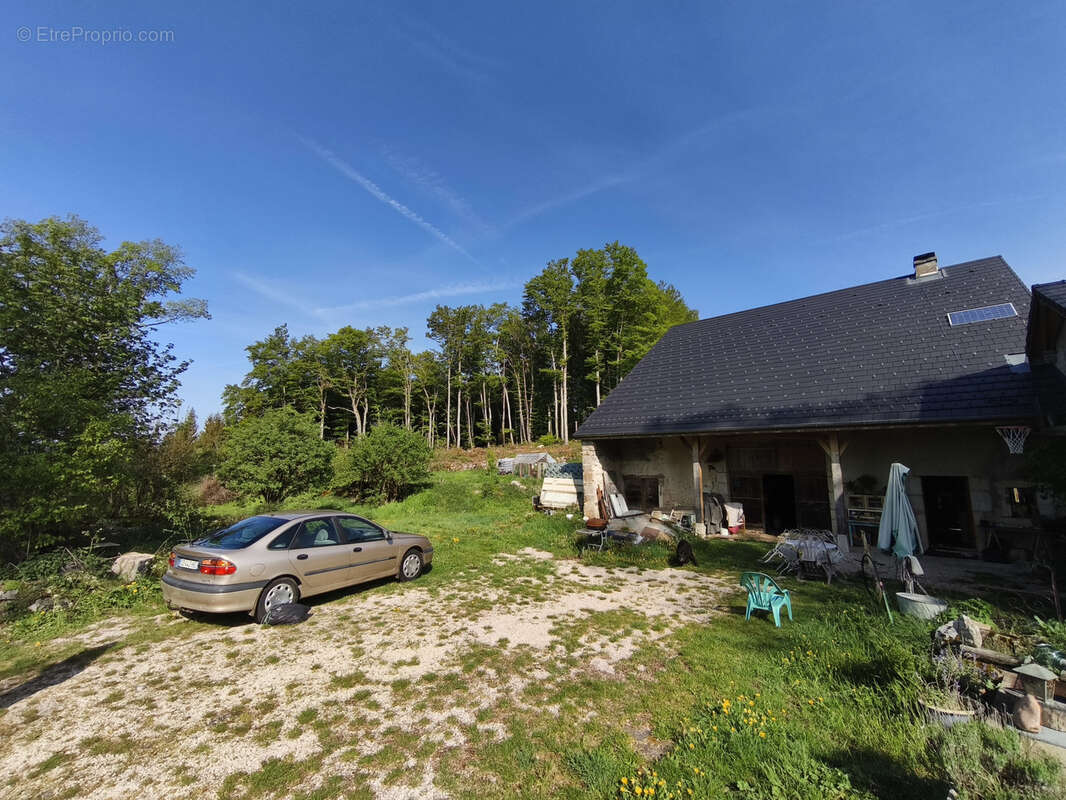 Maison à THEZILLIEU