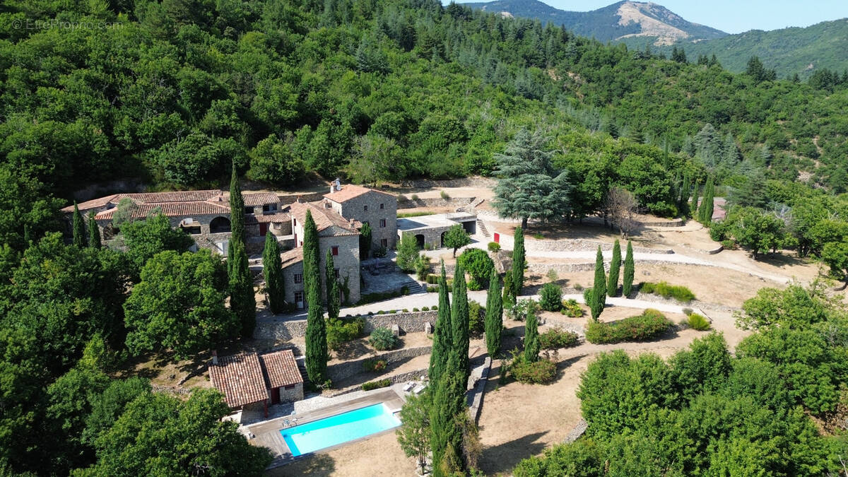 À Vendre   Mas d’Exception de 900 m2 sur 30 hectares   Cévennes - photo 2
