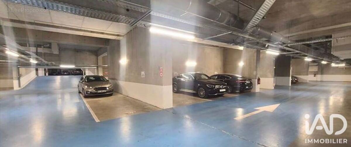 Photo 1 - Parking à AGEN