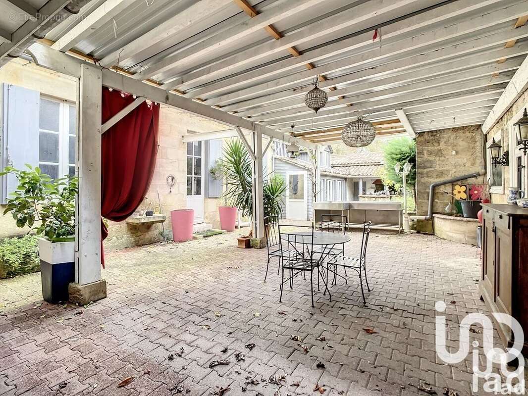 Photo 2 - Appartement à SAINT-MEDARD-DE-GUIZIERES