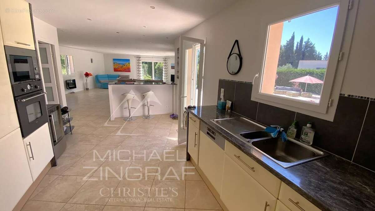 Maison à SAINT-CEZAIRE-SUR-SIAGNE