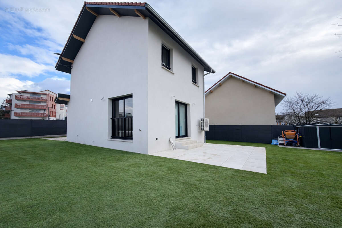 Maison à VILLE-LA-GRAND