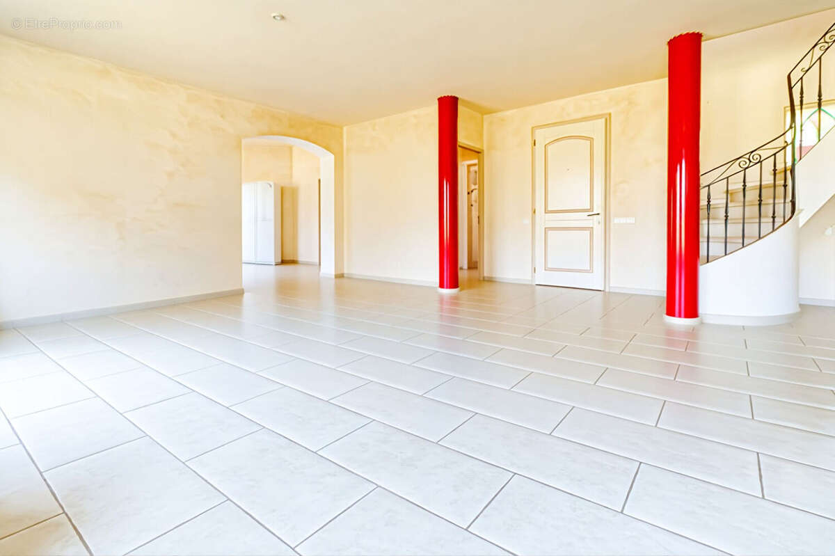 Maison à LE THOLONET