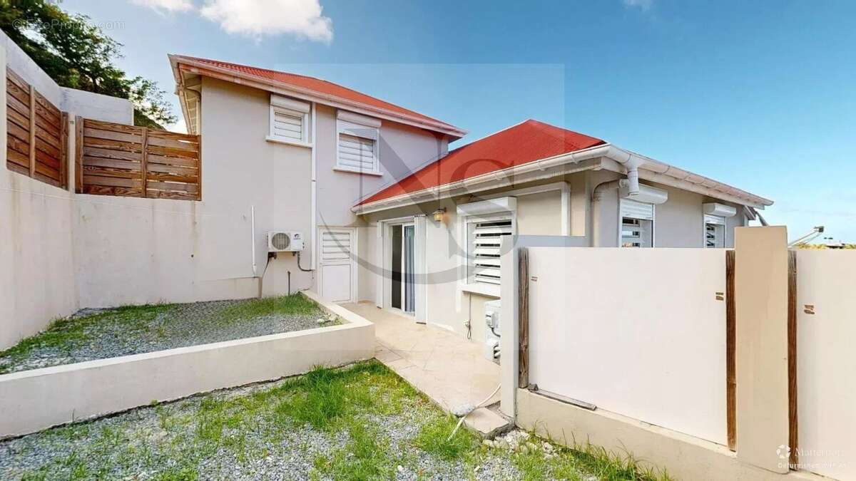 Maison à CAPESTERRE-BELLE-EAU