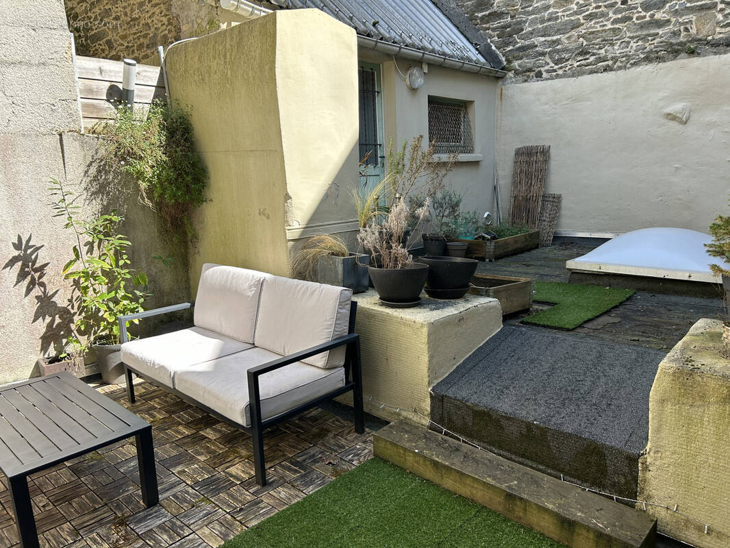 Maison de  155m2 avec local 80 m2 MORLAIX - photo 4