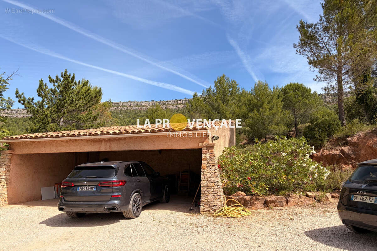 Maison à CHATEAUNEUF-LE-ROUGE