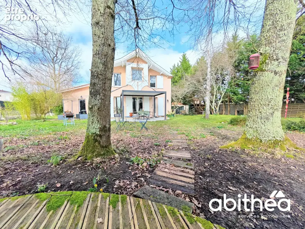 L'agence ABITHEA Libourne vous ouvre les portes d’un véritable cocon familial à Galgon… - photo 19
