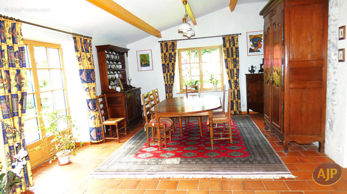 Maison à NESMY