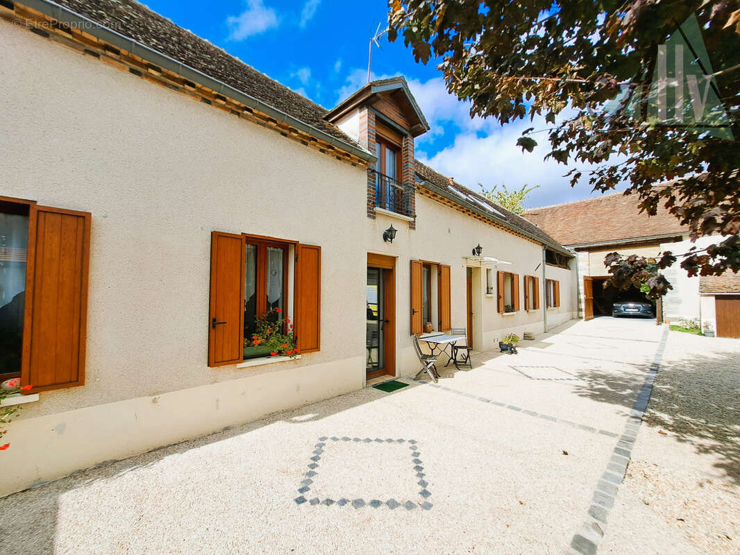 Maison à PONT-SUR-YONNE