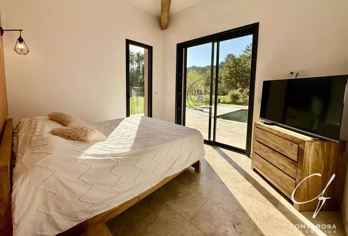 Maison à BAGNOLS-EN-FORET