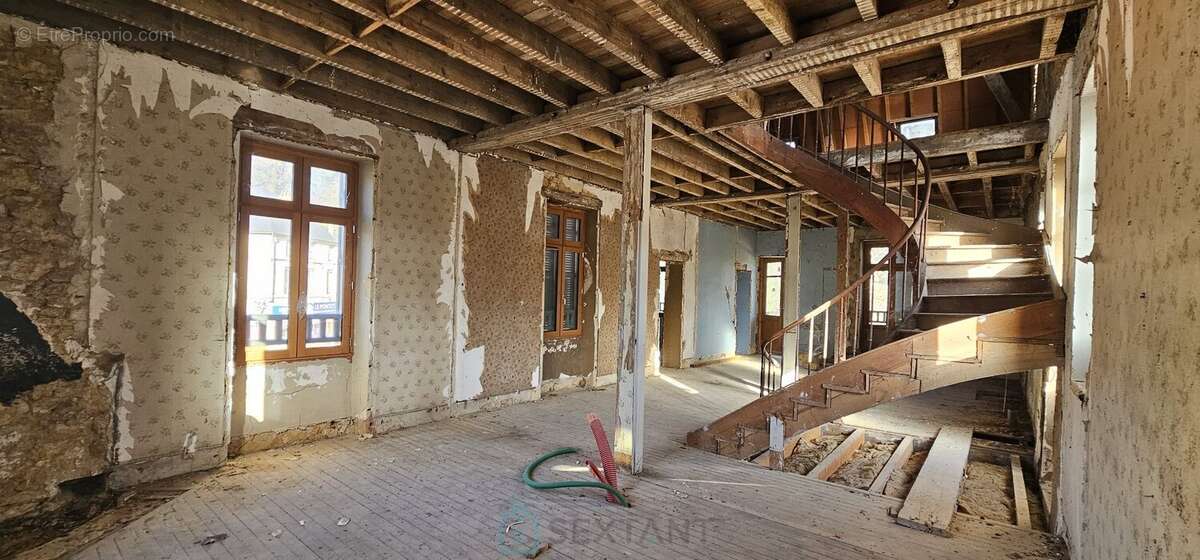 A Sarlat, vaste appartement brut de 190 m² à réinventer entièrement. - photo 5